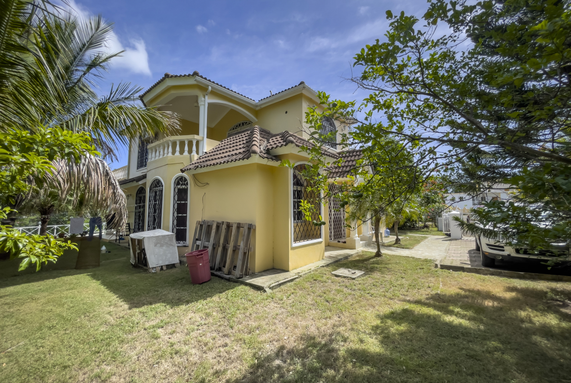 Rear View of a 4 Bedroom Villa for sale