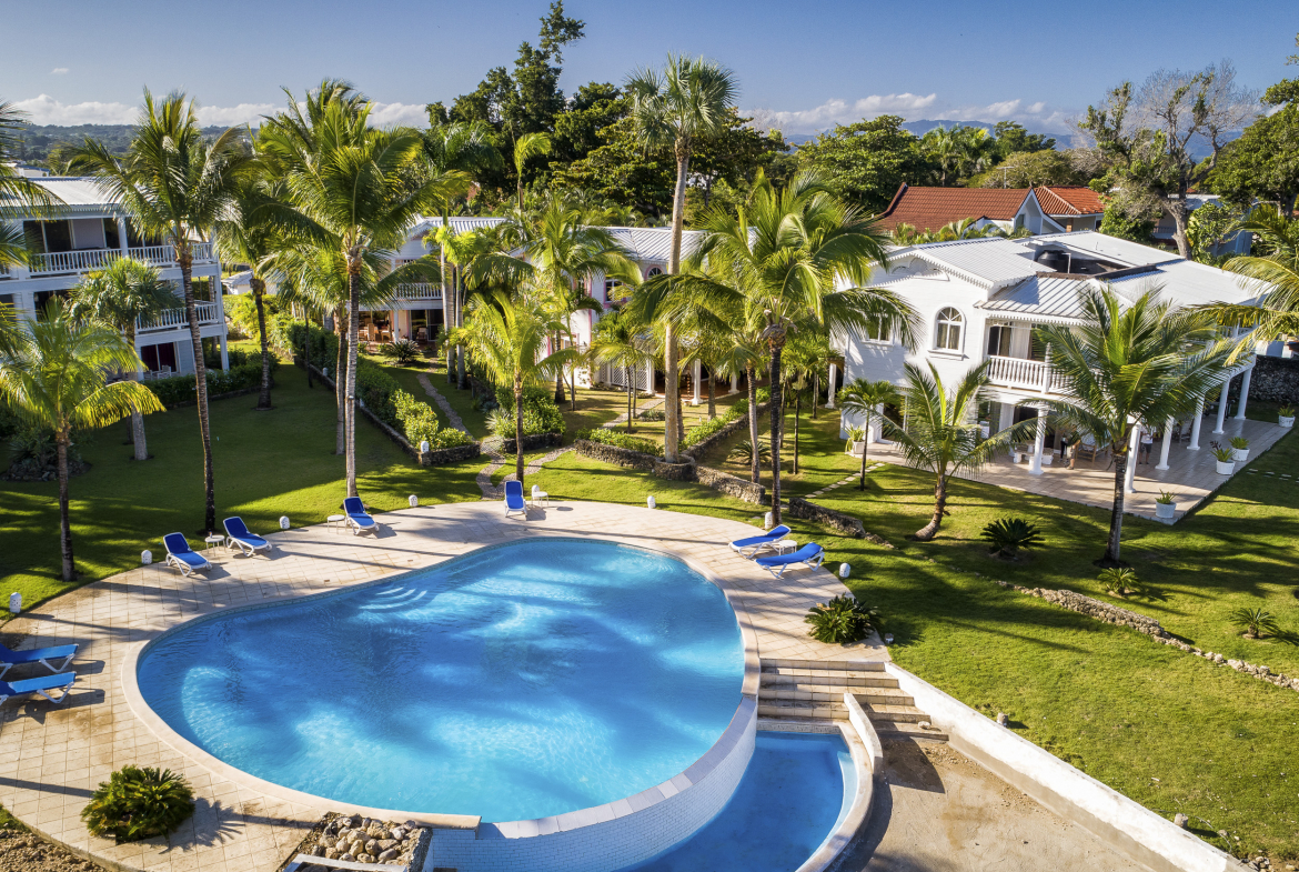 4 Bedroom Oceanfront Villa Pool