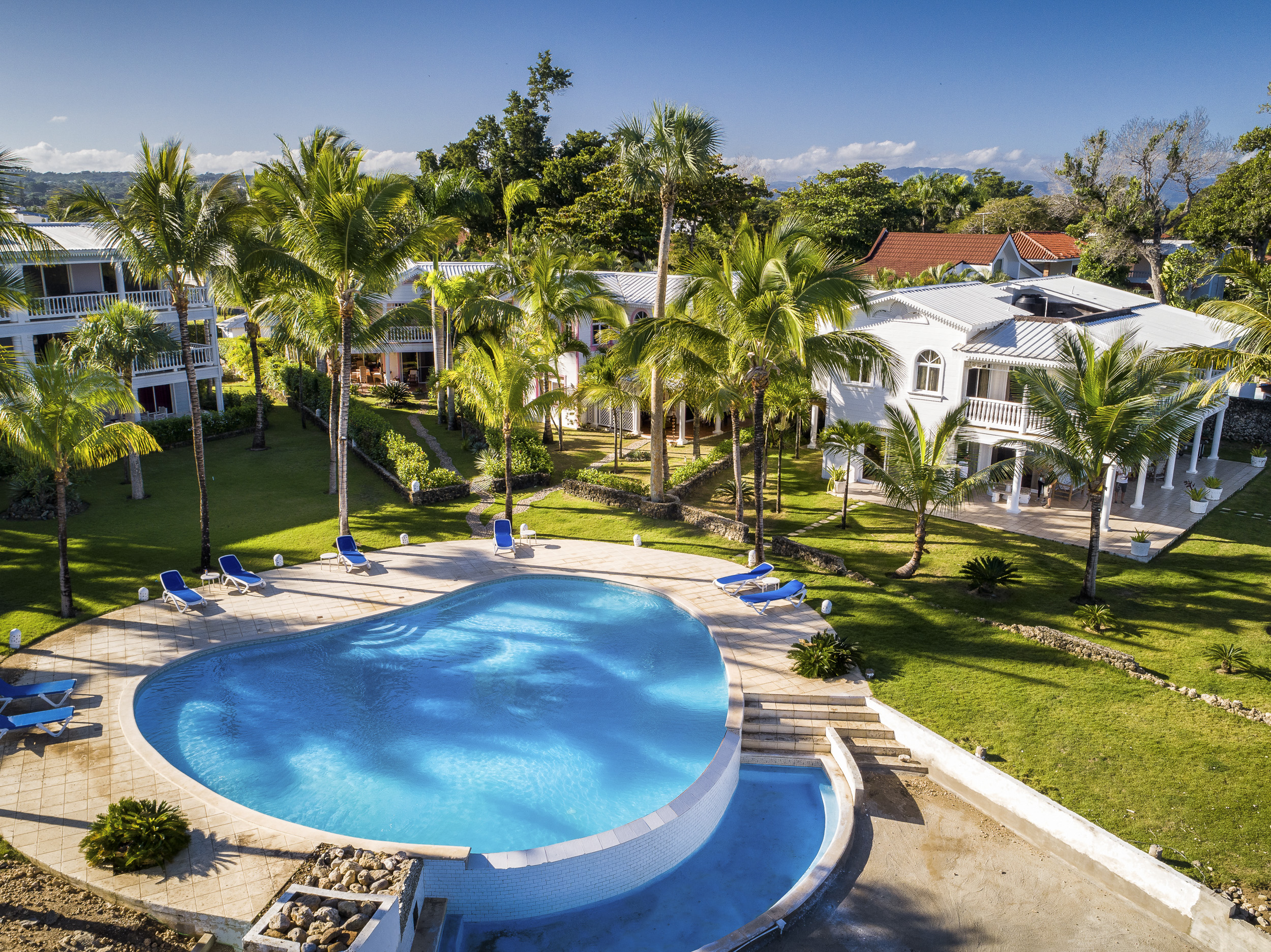 4 Bedroom Oceanfront Villa Pool