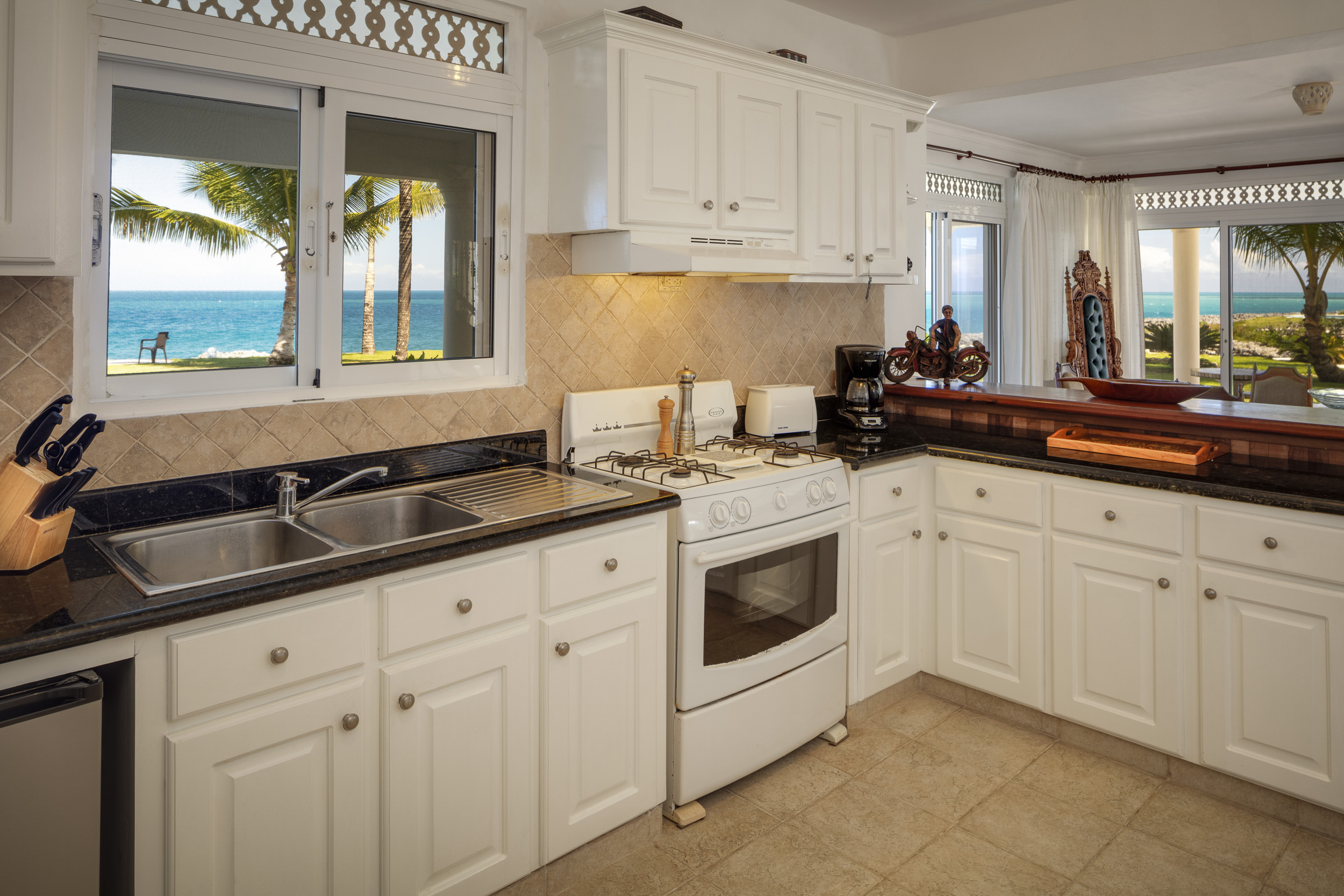 Oceanfront Villa Kitchen