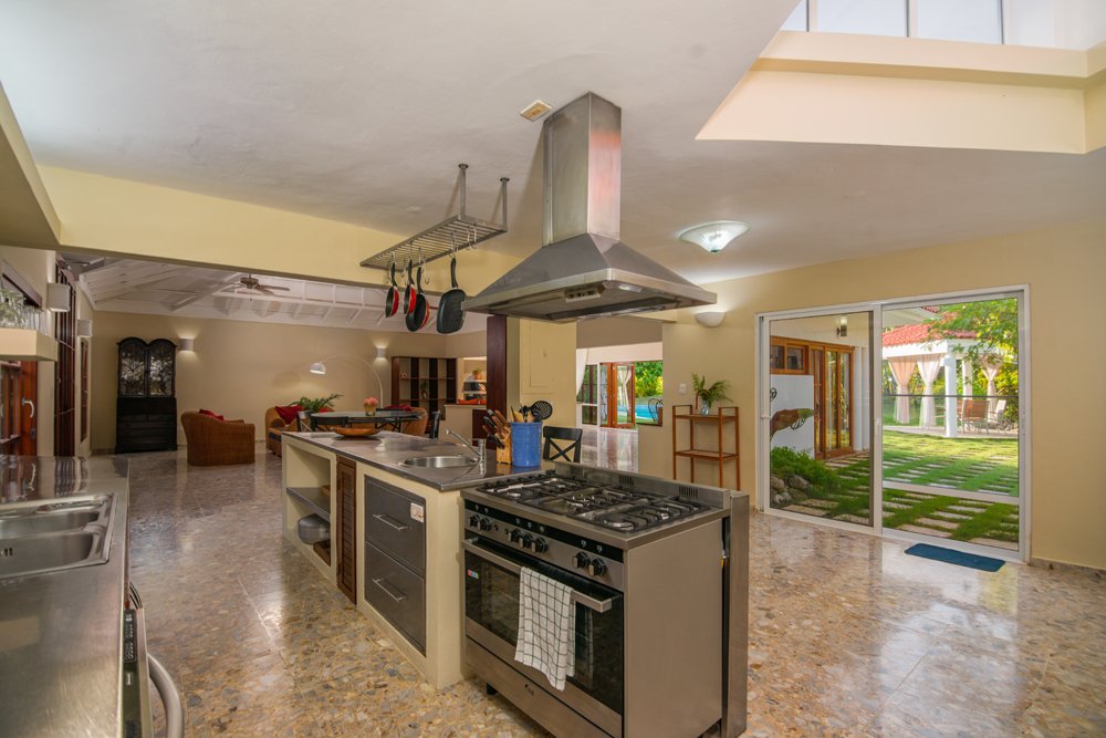 Villa LUNA Open Plan Kitchen and Living Area
