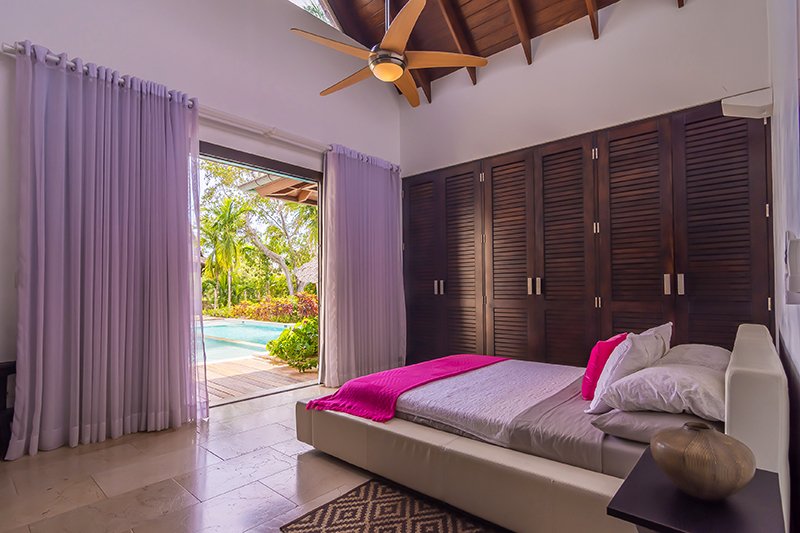 Villa PRECIOSA Bedroom with walkout to Pool Area