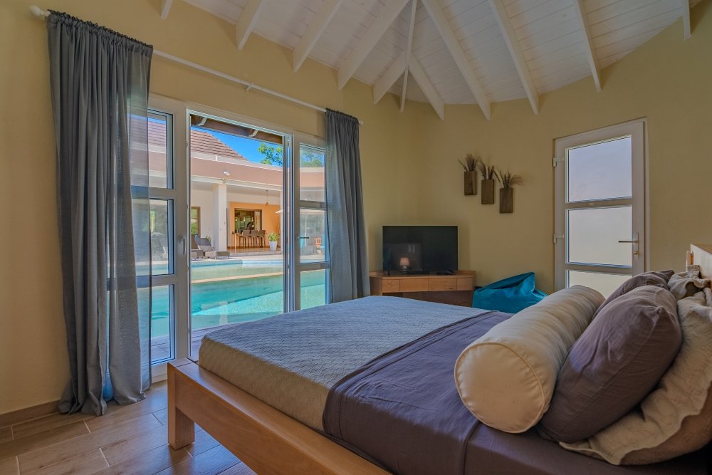 Villa PRECIOSA Bedroom with walkout to Pool Area