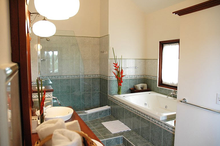 Villa JARDIN PARAISO Bathroom with Jacuzzi