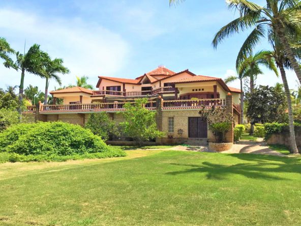 Beautiful 5 Bedroom Villa for sale in the Dominican Republic with ocean view