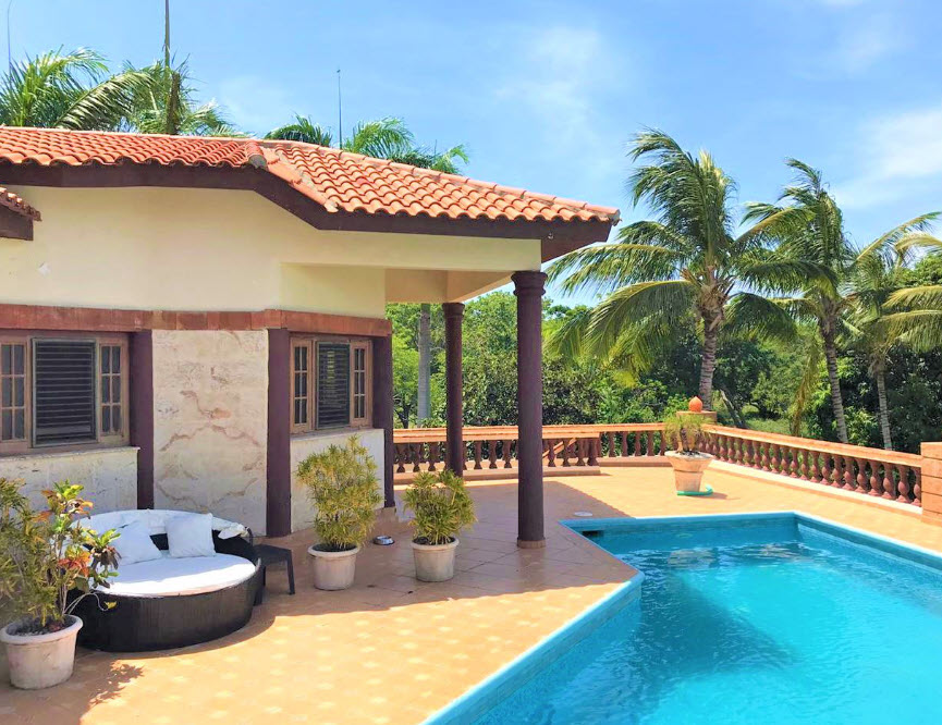 Villa in Lomas Mironas For Sale, Pool and Patio View