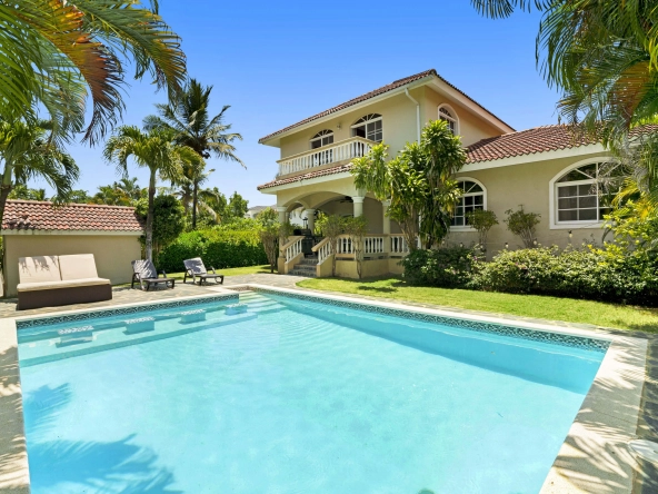 Aerial view of 2-story villa with private pool in Residencial Hispaniola Sosúa