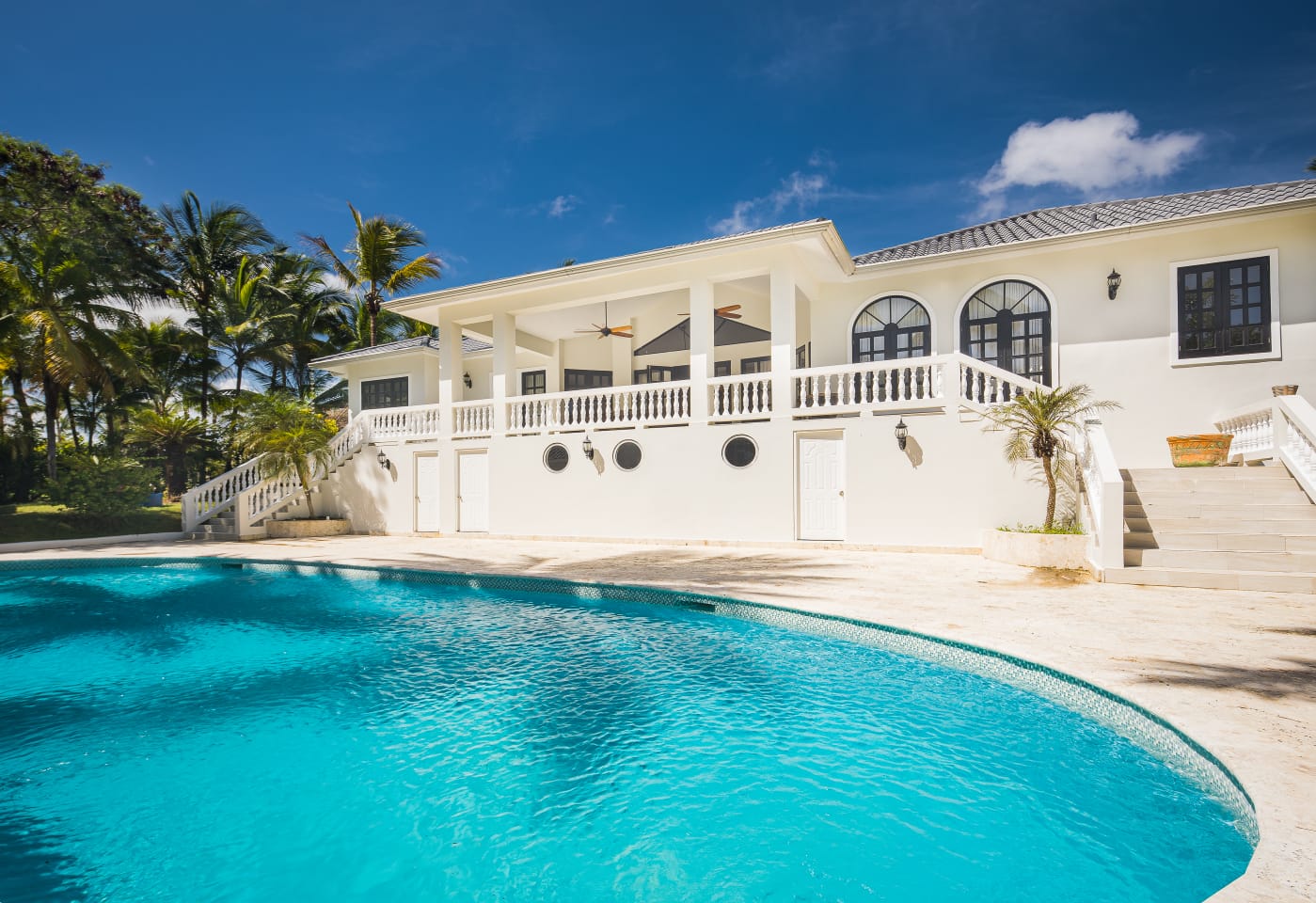 buyDRproperty Luxury villa with swimming pool, perfect for a tropical vacation getaway Sosua Real Estate