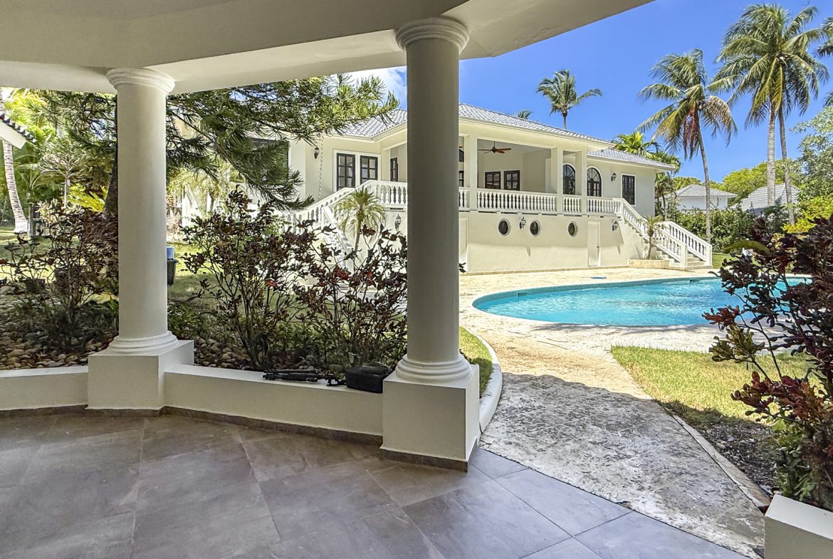 buyDRproperty Luxury villa with pool in the Caribbean. Vacation rental overlooking a turquoise pool and palm trees. Sosua Real Estate