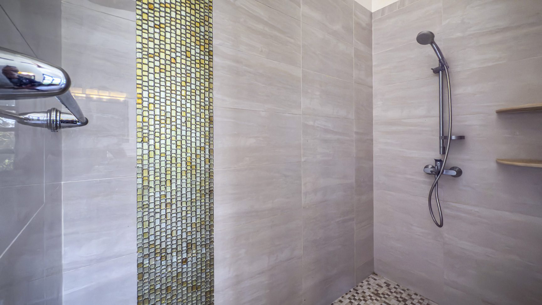 buyDRproperty Modern shower design with light-colored tile and mosaic accent. Bathroom design inspiration. Sosua Real Estate