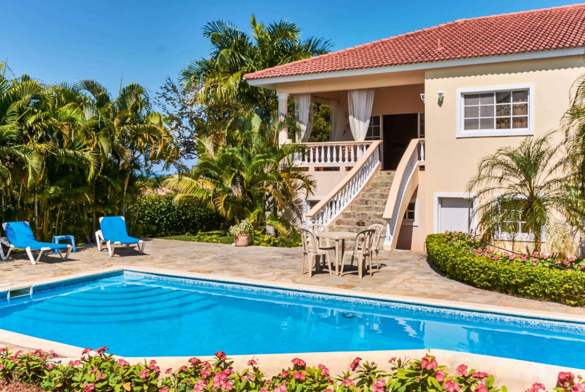 buyDRproperty Luxury villa with pool in Residential Hispaniola Sosua Real Estate