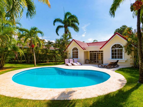 remodeled villa with pool and palmtrees in residential hispaniola