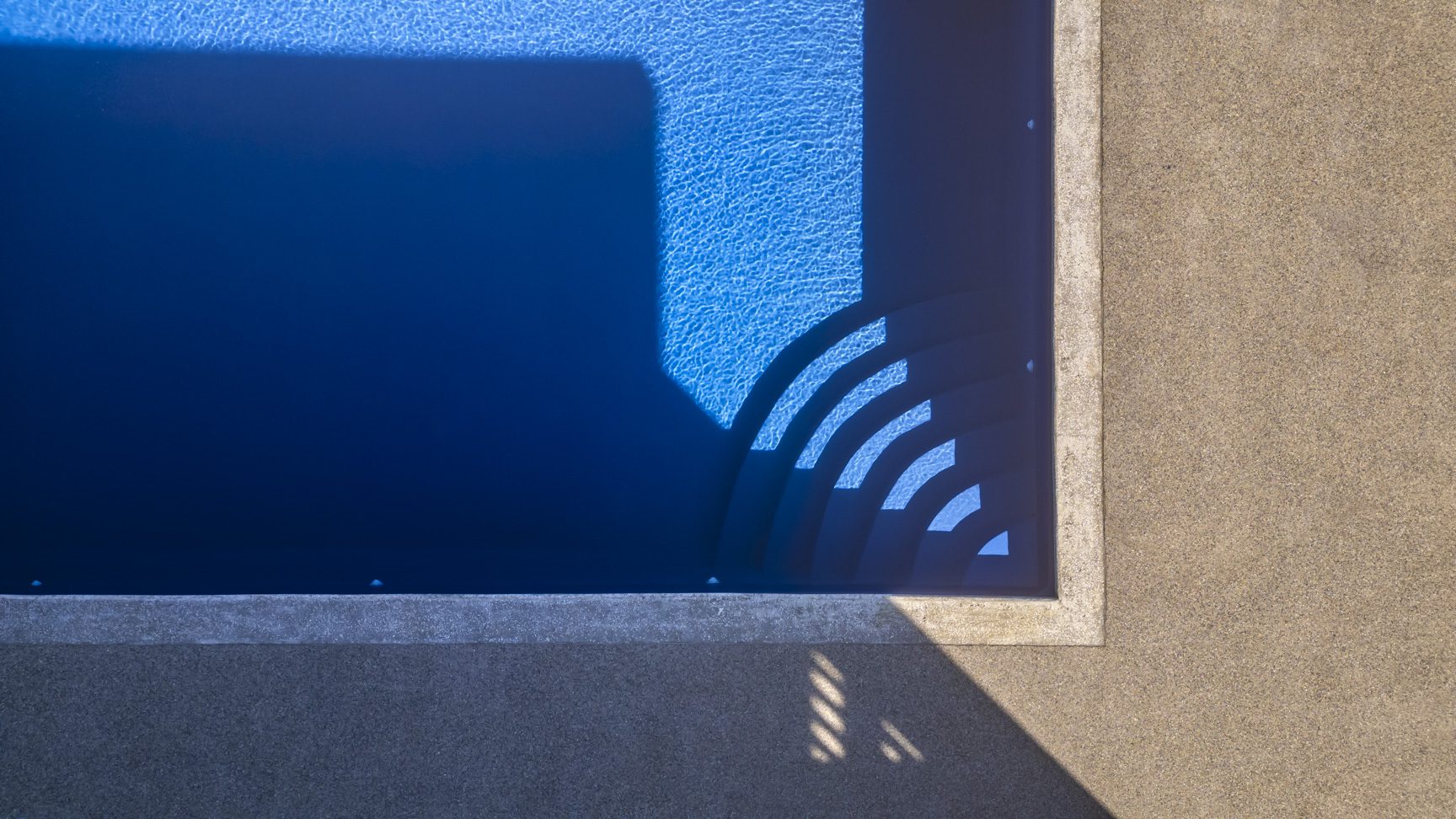 buyDRproperty Aerial view of a modern blue swimming pool with steps, adjacent to the 3 Bedroom Villa in La Mulata. Sosua Real Estate