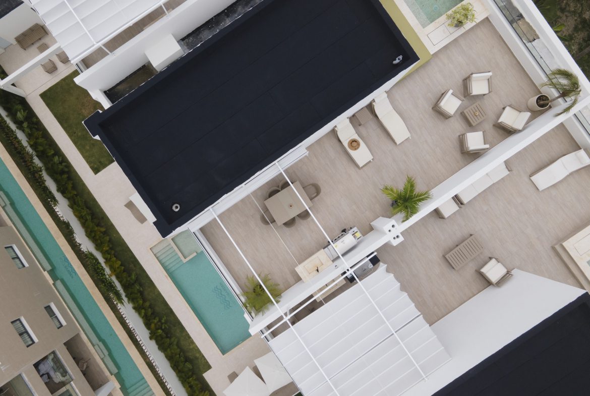 buyDRproperty Luxury rooftop terrace with pool, dining area, and lounge chairs. Sosua Real Estate