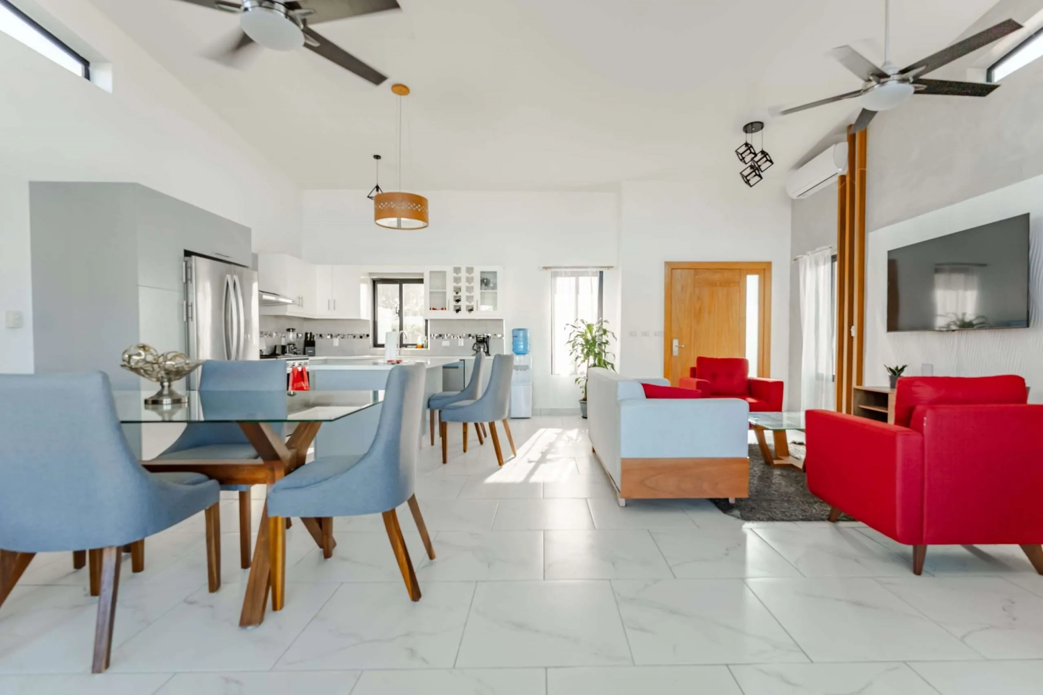 Modern 3BR Villa Sunseeker Casa Linda living area with red chairs.