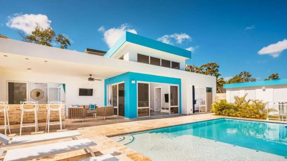 buyDRproperty Modern white and turquoise villa with swimming pool and lounge area Sosua Real Estate