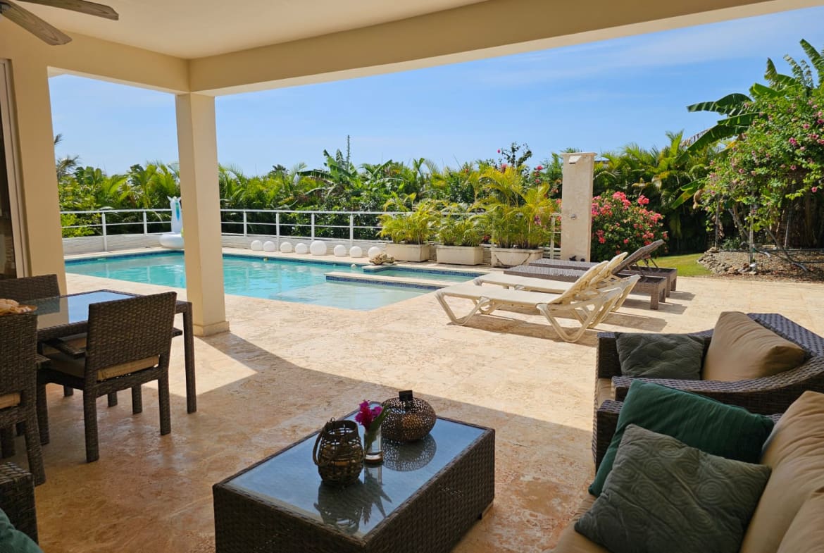 Casa Linda villa in Sosúa with covered terrace, private pool and tropical garden