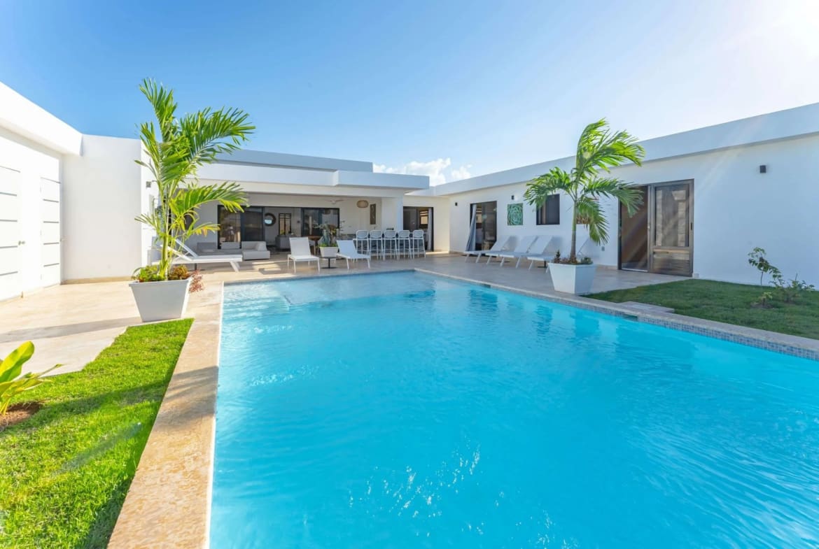 Villa Sunseeker: 3BR pre-construction villa in Casa Linda with pool