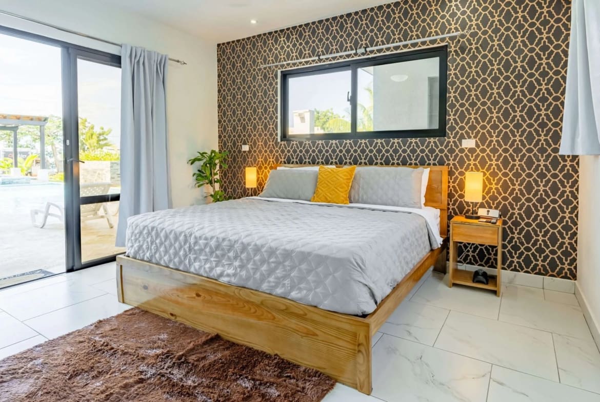 Master bedroom of Villa Sunseeker, a 4-5 bedroom luxury villa in Casa Linda.