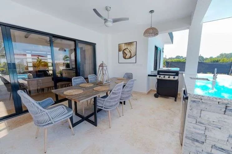 4 bedroom Villa Sunseeker Casa Linda outdoor dining area with grill