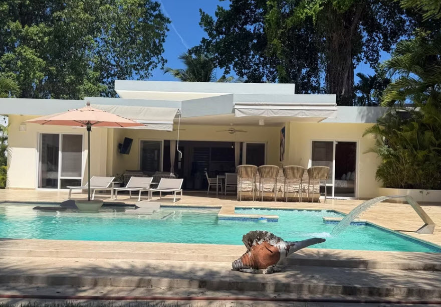 Luxury Caribbean villa with private pool and outdoor dining area