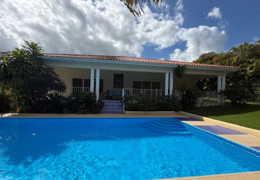 Tropical villa with swimming pool and covered patio